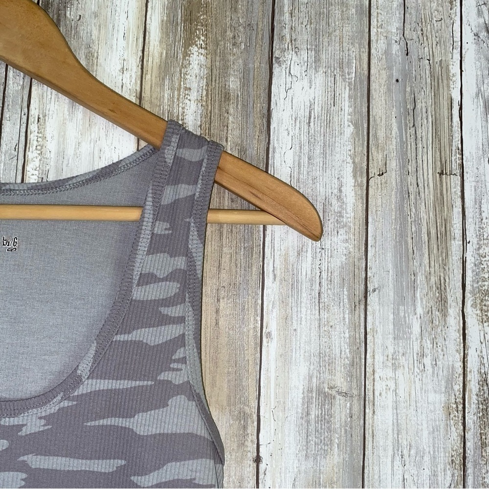Under Armor Grey Camo Fitted Tank - Picture 3 of 4